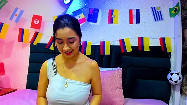 VictoriaRouge  online show from July 5, 8:25 pm