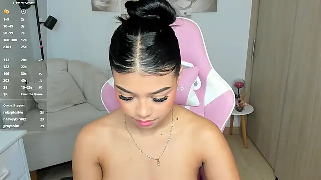haileyflorez  online show from July 25, 3:19 pm