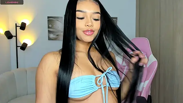 haileyflorez  online show from June 8, 2:51 pm