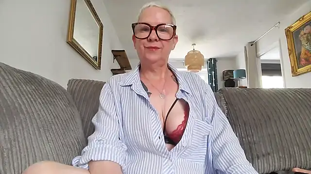 missyb x online show from June 20, 9:13 am