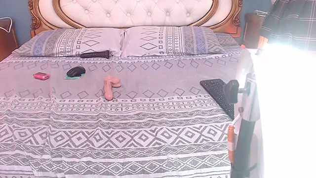 Samantha Bale online show from December 22, 12:41 pm