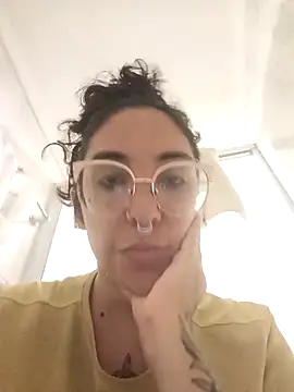 Melinerd online show from April 29, 6:02 pm