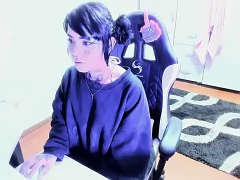 Zombitch online show from November 25, 9:37 pm