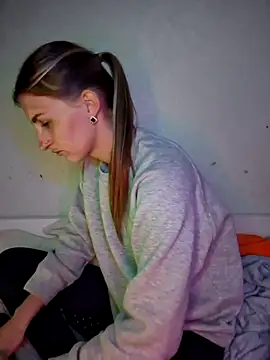 carolinakis  online show from March 15, 8:11 pm