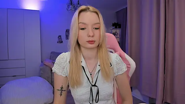 Tiffany Paw online show from November 29, 3:10 am