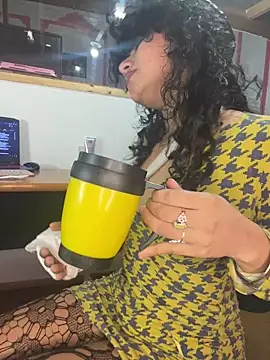justcallmemargo online show from May 3, 3:43 am