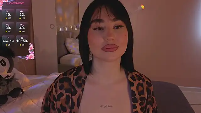 Lia May online show from November 24, 2:57 am