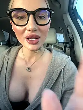 Slavic Woman Here online show from November 19, 6:19 pm