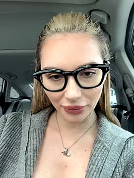 Slavic Woman Here online show from November 21, 7:38 pm