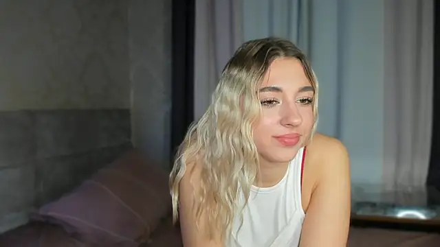 sugarplum x online show from November 18, 7:15 pm