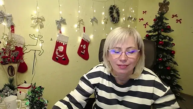 LaurenWishy online show from December 20, 12:31 pm