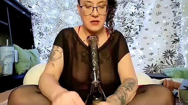 sareberr420 online show from May 2, 9:18 pm