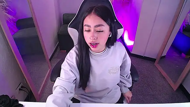 vallolett online show from March 9, 7:50 pm