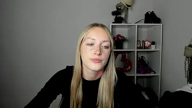 EvelynBlond online show from July 16, 2:21 pm
