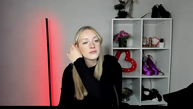EvelynBlond online show from July 8, 12:40 pm