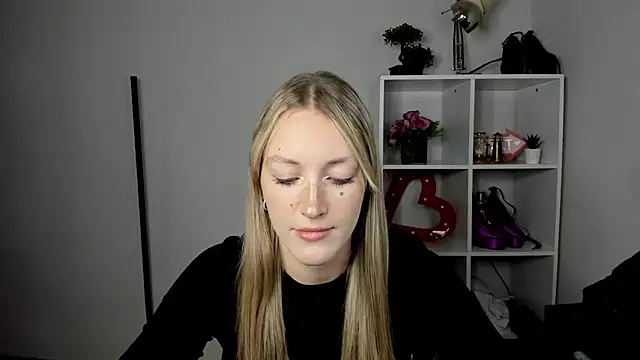 EvelynBlond online show from July 21, 12:50 pm
