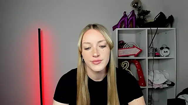 EvelynBlond online show from May 4, 12:31 pm