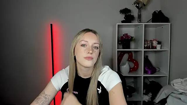 EvelynBlond online show from July 31, 12:50 pm