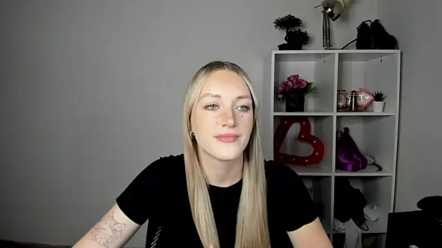 EvelynBlond online show from July 22, 1:01 pm