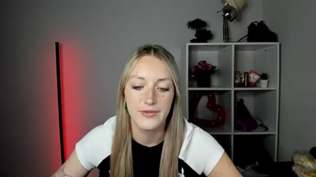 EvelynBlond online show from July 24, 12:58 pm
