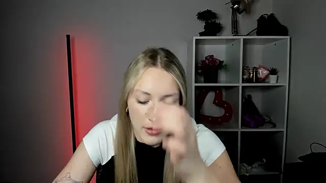 EvelynBlond online show from July 23, 12:57 pm