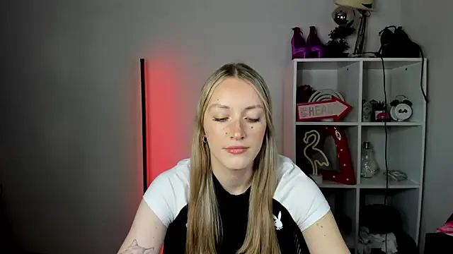 EvelynBlond online show from June 18, 12:32 pm
