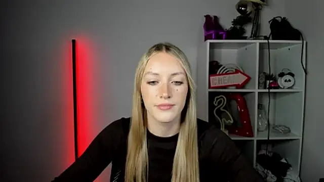 EvelynBlond online show from June 12, 12:46 pm