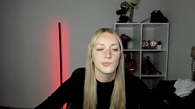 EvelynBlond online show from July 17, 2:32 pm