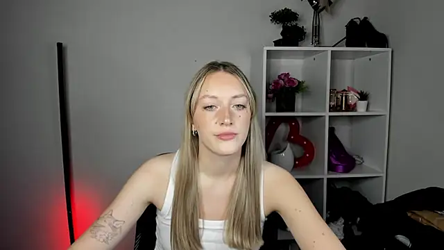 EvelynBlond online show from August 3, 12:44 pm