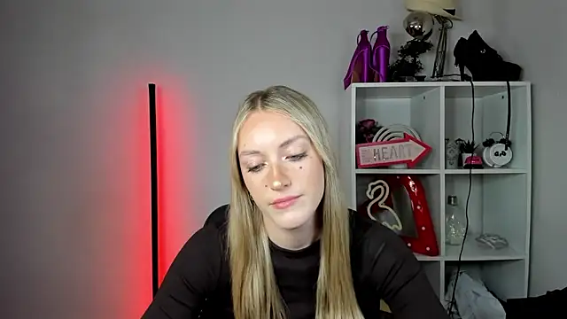 EvelynBlond online show from June 3, 2:33 pm