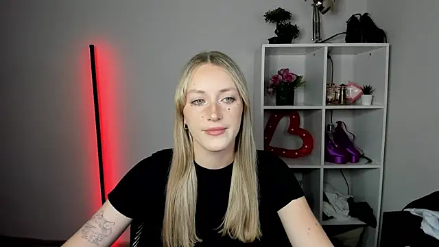 EvelynBlond online show from July 20, 12:29 pm