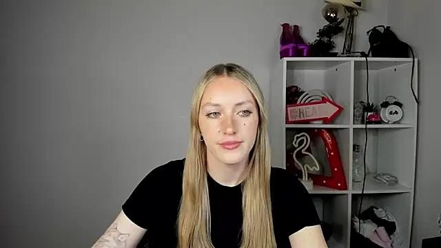 EvelynBlond online show from June 11, 12:46 pm