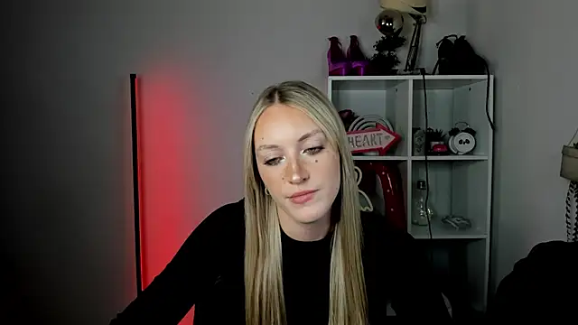 EvelynBlond online show from June 23, 1:42 pm