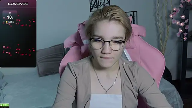 Megan Lora online show from January 18, 1:13 am