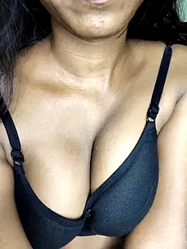 Simran 0011 online show from April 30, 5:51 pm