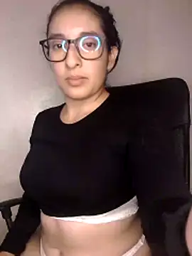 kira-stormm online show from June 11, 2:53 am