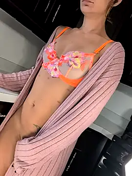 LexiLuxi online show from July 4, 6:04 pm