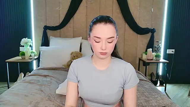 Amber Bond online show from February 3, 6:40 am