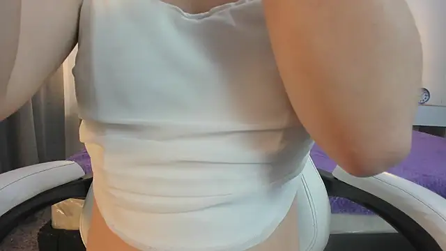 mask red girl online show from July 4, 12:34 pm