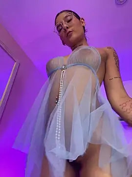 LauraRaider online show from February 22, 8:54 pm