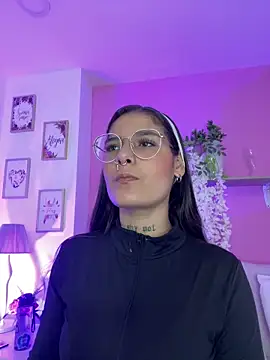 LauraRaider online show from June 8, 12:50 am