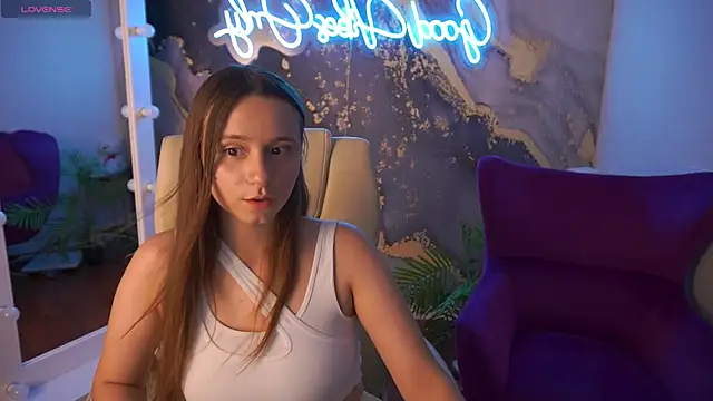TinyNatalie online show from July 7, 8:11 pm