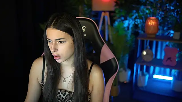 LuxeAvelyn online show from November 28, 1:14 pm