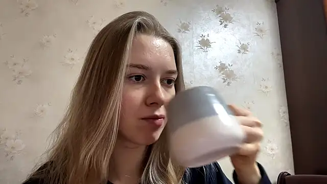 MichikoWienandt online show from November 28, 5:32 am