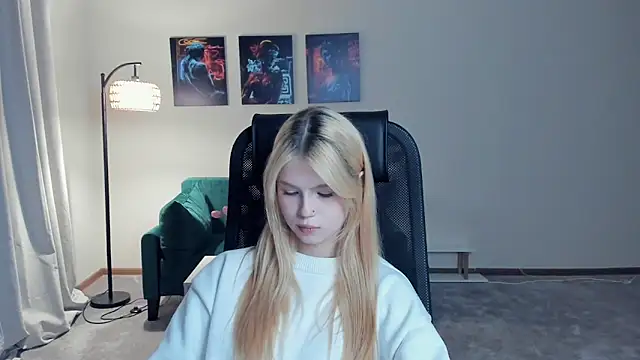 CleoraSlyter online show from November 25, 3:47 pm