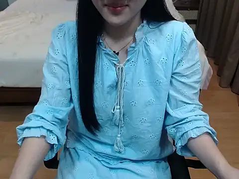 LilyViolet123 online show from November 25, 2:30 pm