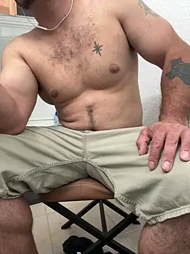 2addictivelyhorny online show from May 5, 6:38 am