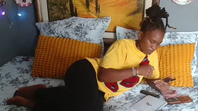 JuicyEbonyGoddess online show from January 19, 10:33 am