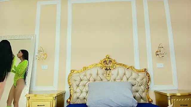 HallieStone online show from February 12, 1:57 pm