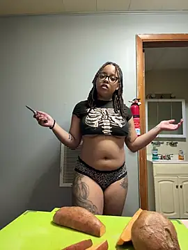 hazeleyedemonx13 online show from April 25, 11:35 pm